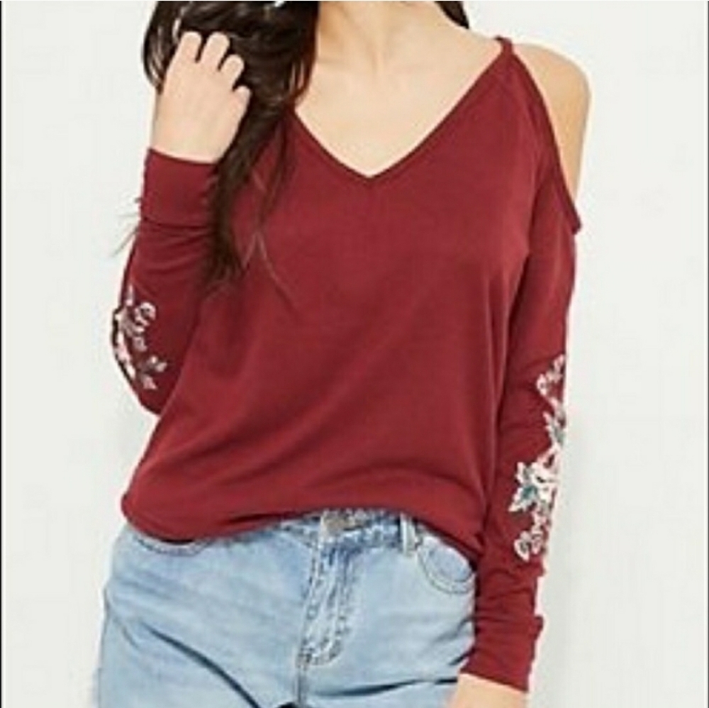 Shoulder cut sweater with stitch design